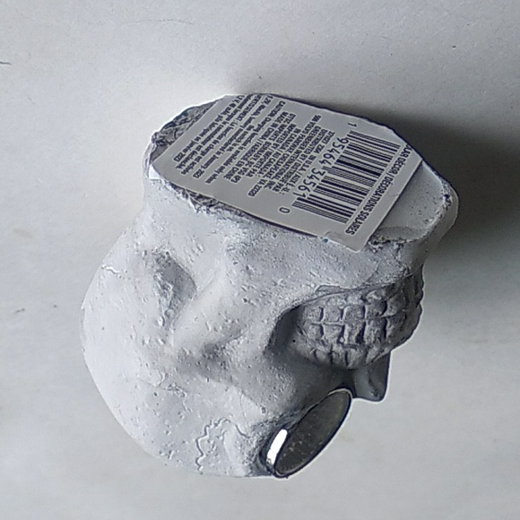 Halloween Cement Skull Solar Decor 3.5” - Picture 4 of 4